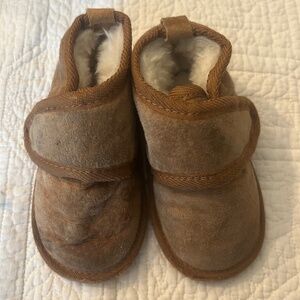 Emu walkerville 100%sheepskin booties *